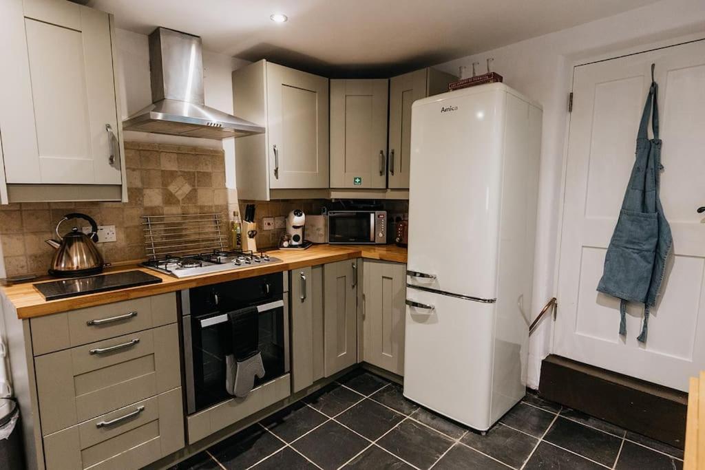 Fryers Cottage - Beautiful 2 Bedroom Town & Country Cottage On Edge Of Peak District Wirksworth Exterior foto