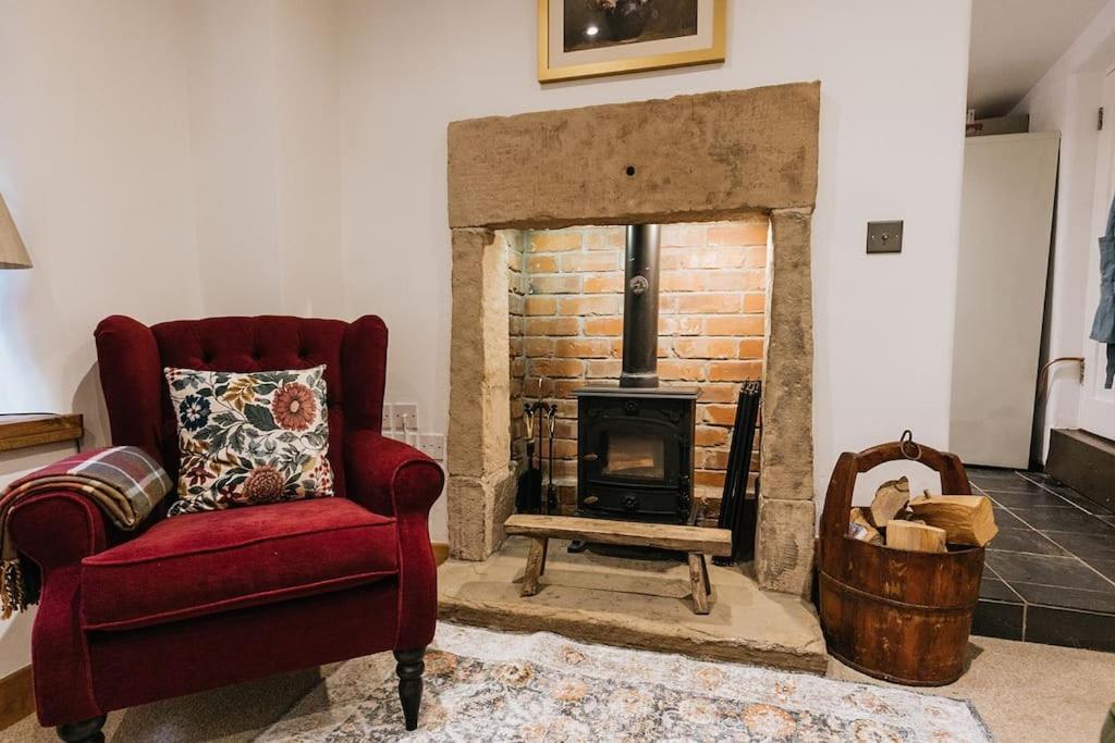 Fryers Cottage - Beautiful 2 Bedroom Town & Country Cottage On Edge Of Peak District Wirksworth Exterior foto